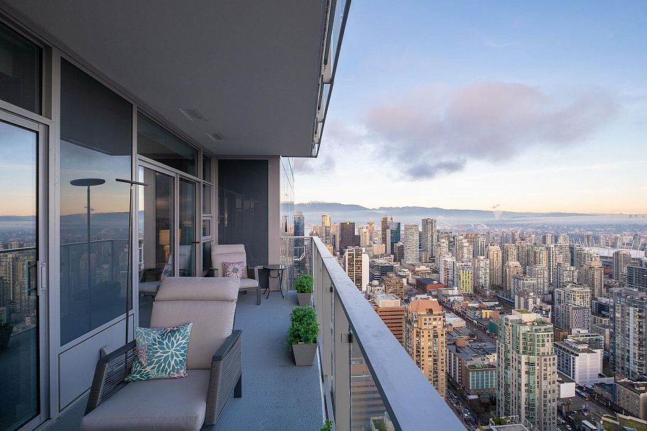 5205 1289 Hornby Street Vancouver, BC - 5