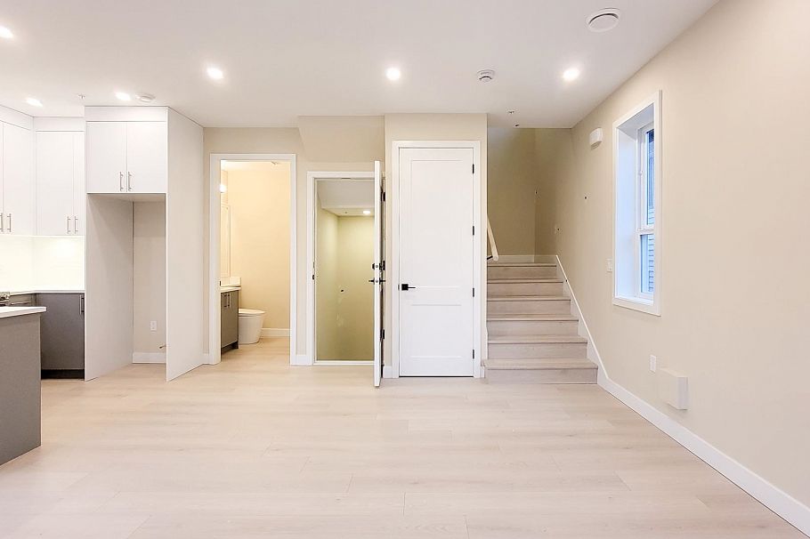 3431 E 23rd Avenue Vancouver, BC - 4