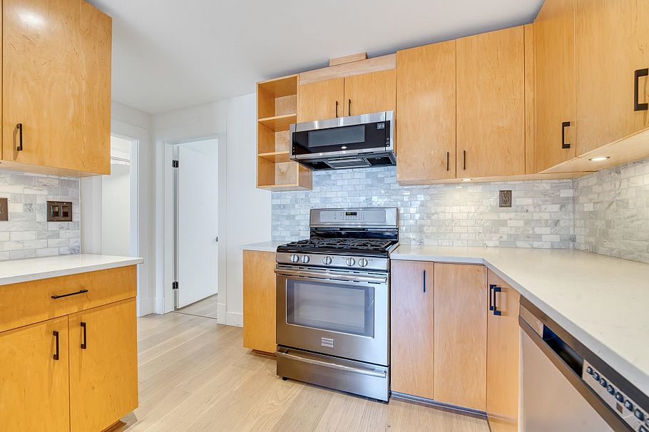 4377 W 12th Avenue Vancouver, BC - 4