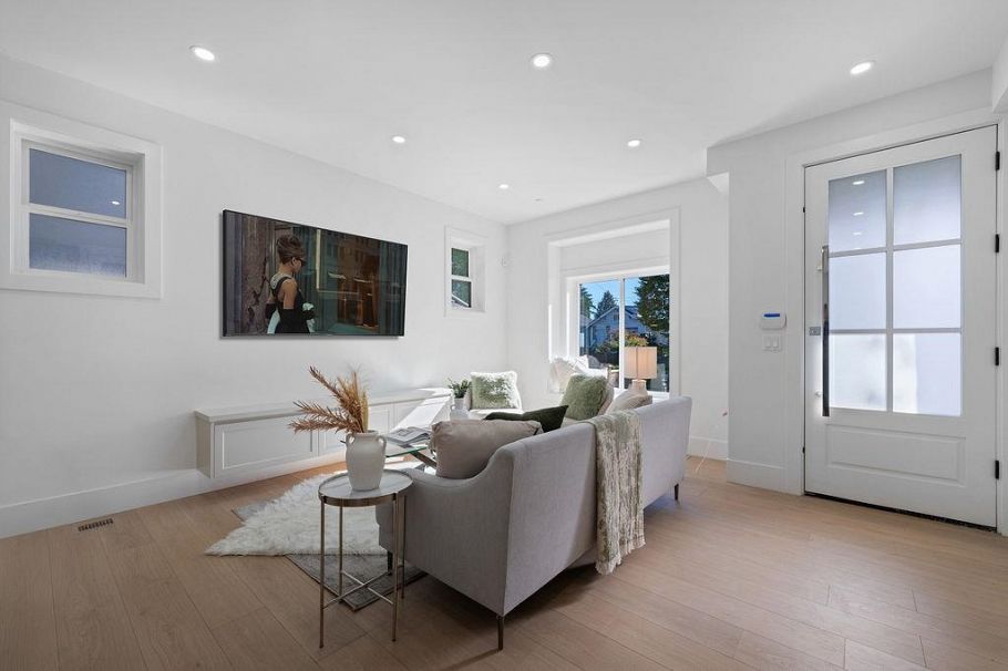 1 2447 E 41st Avenue Vancouver, BC - 8