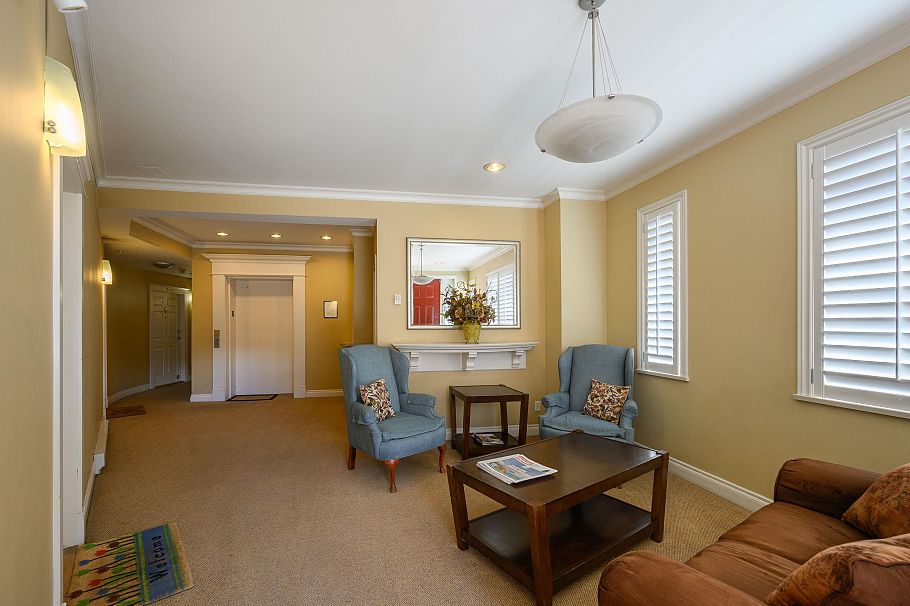 201 128 W 21st Street North Vancouver, BC - 18