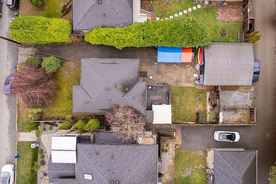 518 W 23rd Street North Vancouver, BC - 10