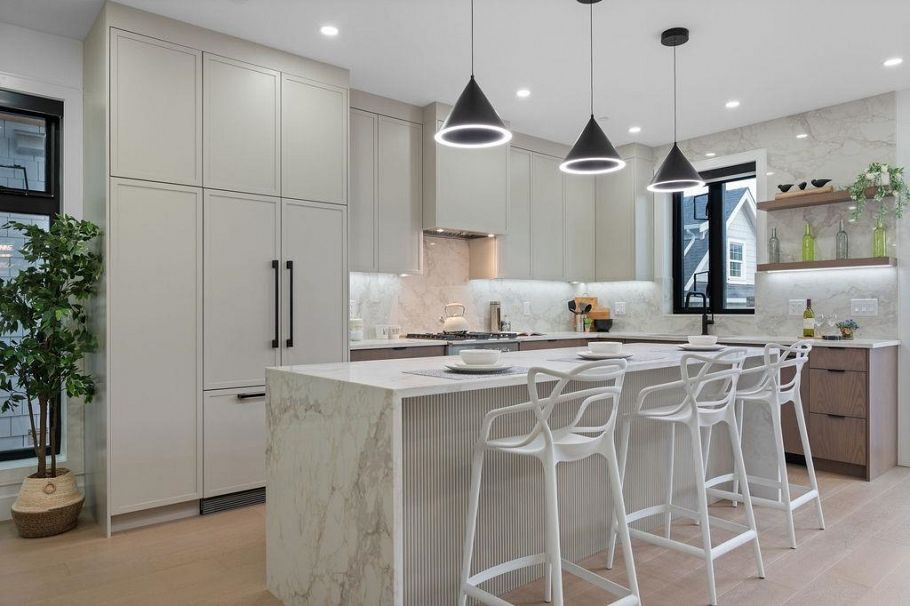 3 2282 E 8th Avenue Vancouver, BC - 1