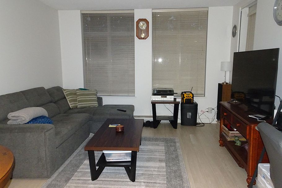 206 3660 Vanness Avenue Vancouver, BC - 4