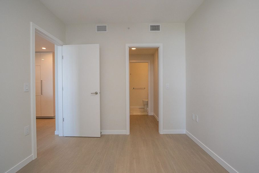 2704 4168 LOUGHEED HIGHWAY, Burnaby BC V5C 6A7 Burnaby, BC - 12