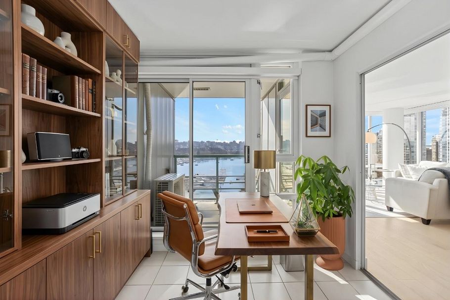 1507 1033 Marinaside Crescent Vancouver, BC - 16