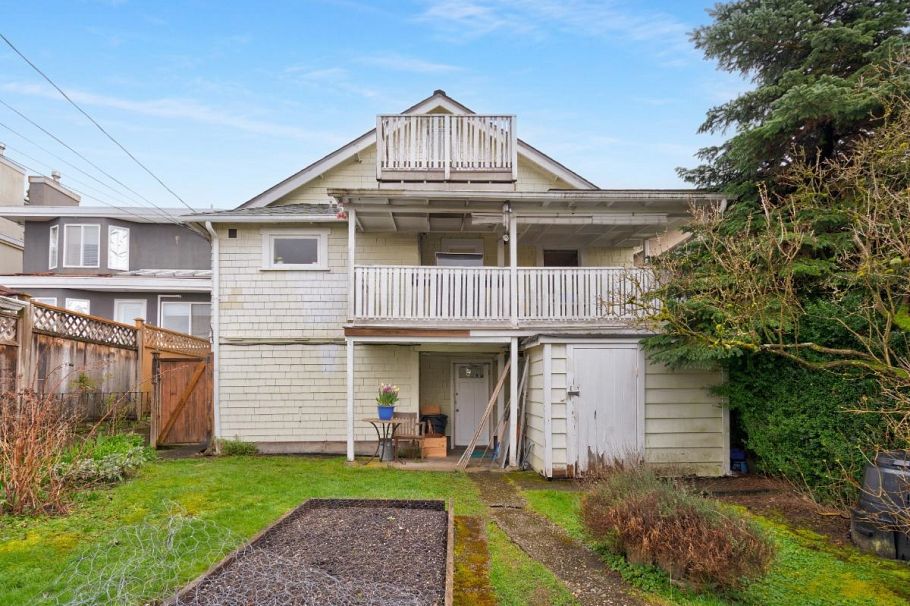 7405 West Boulevard Vancouver, BC - 2