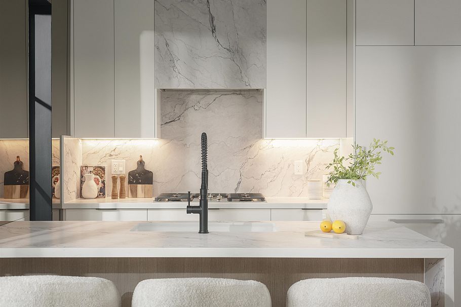 2 240 E 37th Avenue Vancouver, BC - 4