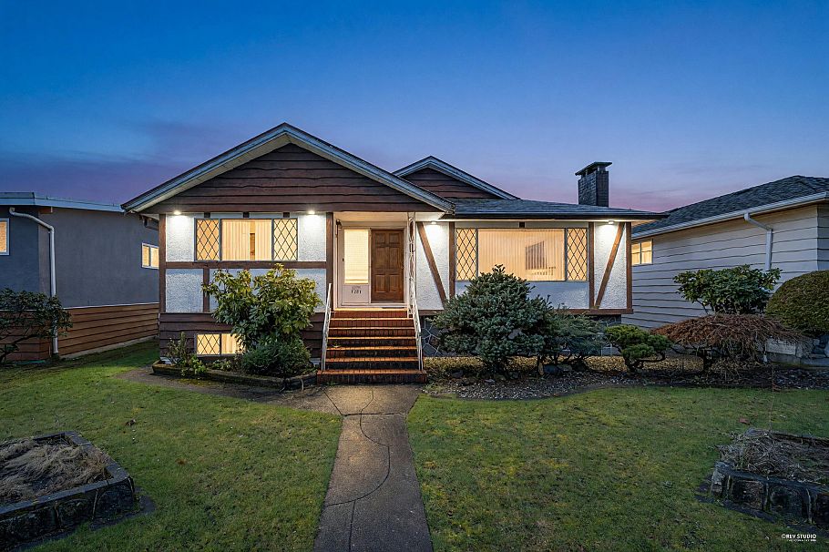 7281 Elmhurst Drive Vancouver, BC - 4