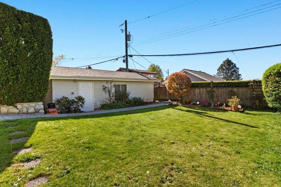 513 E 6th Street North Vancouver, BC - 34