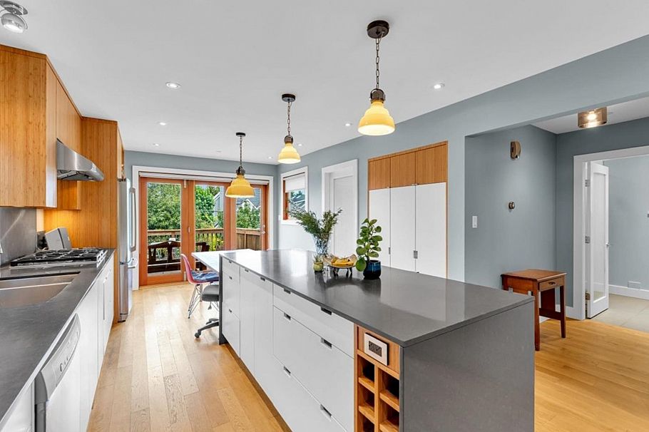 57 W 17th Avenue Vancouver, BC - 1