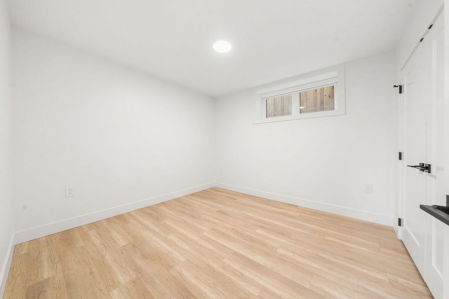 3483 Adanac Street Vancouver, BC - 33