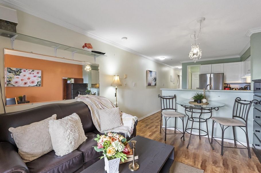 202 868 Kingsway Way Vancouver, BC - 2