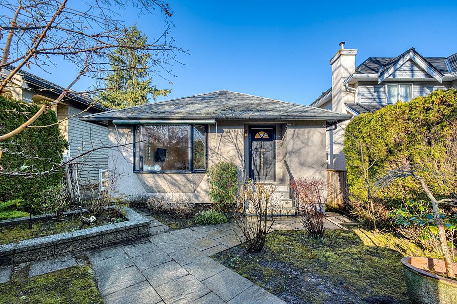 4377 W 12th Avenue Vancouver, BC - 2