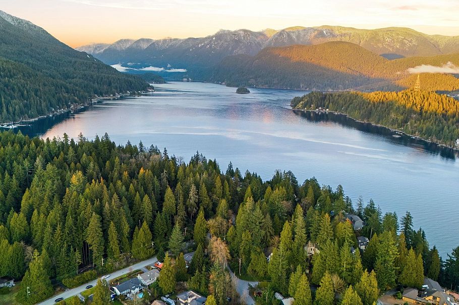 1616 Roxbury Road North Vancouver, BC - 31