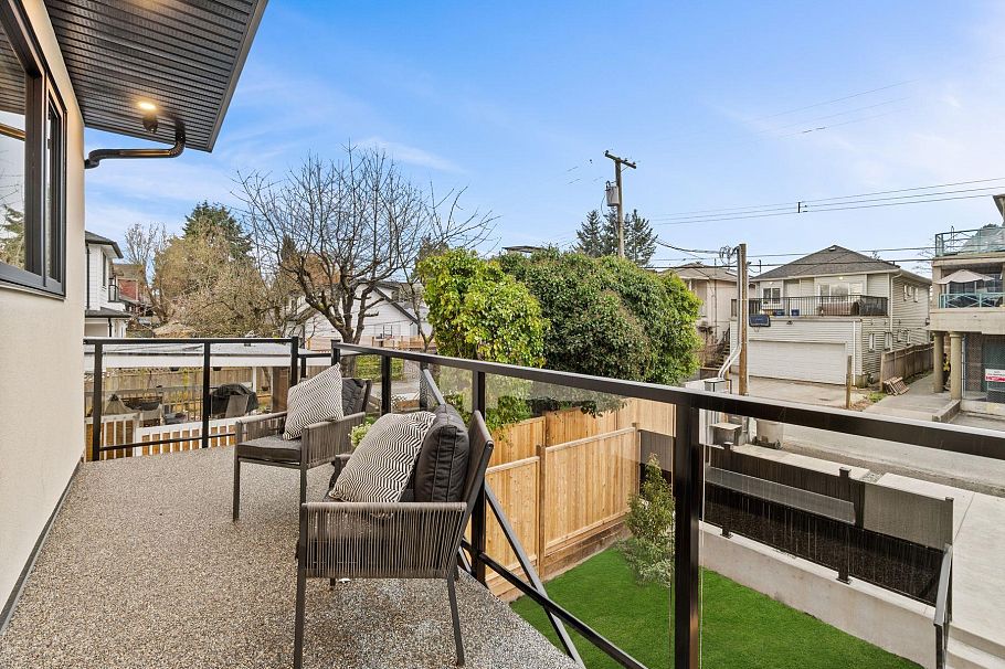 2 4963 Chester Street Vancouver, BC - 30