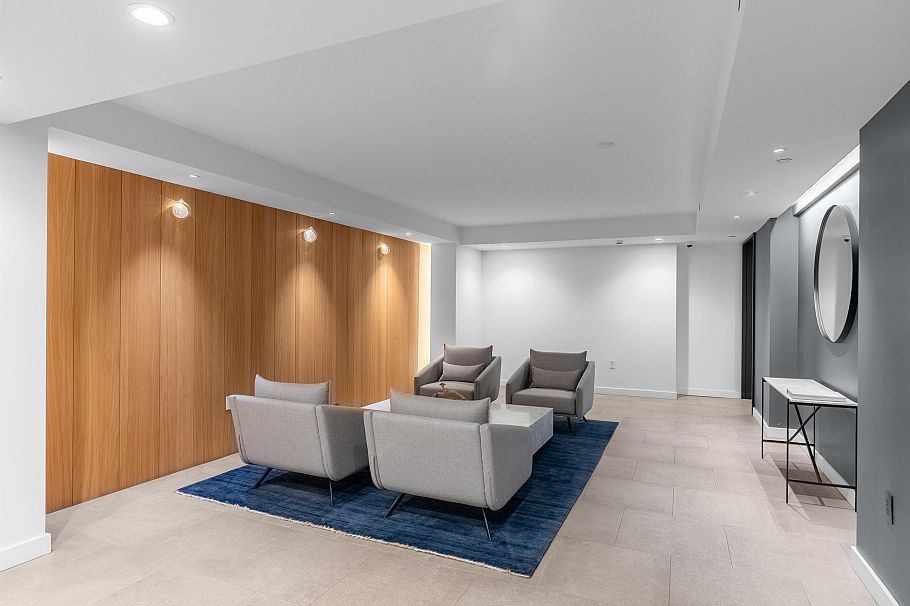 203 1365 Davie Street Vancouver, BC - 3