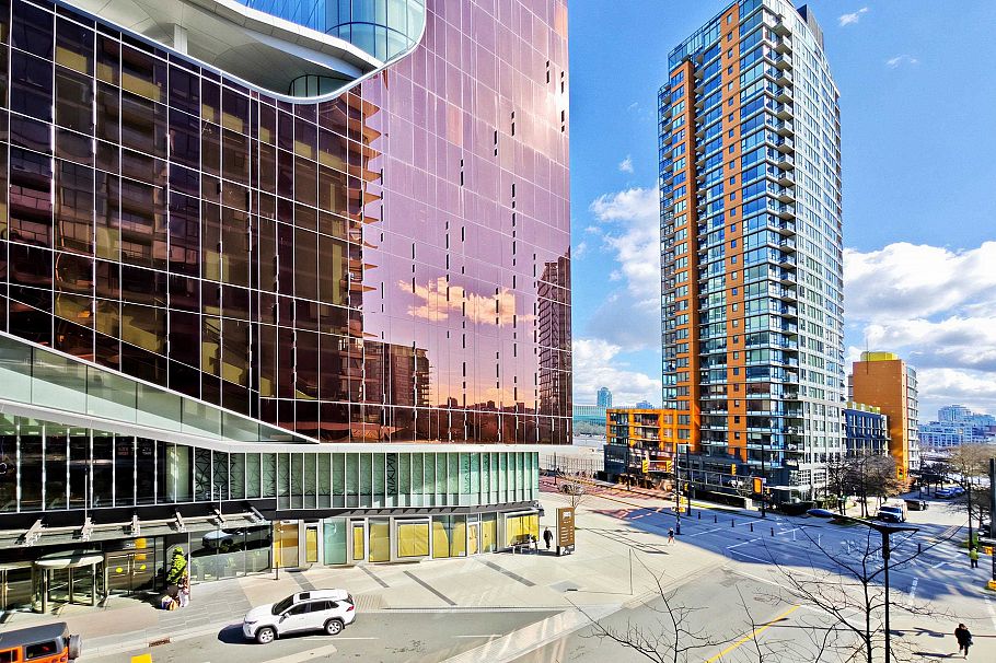 351 38 Smithe Street Vancouver, BC - 1