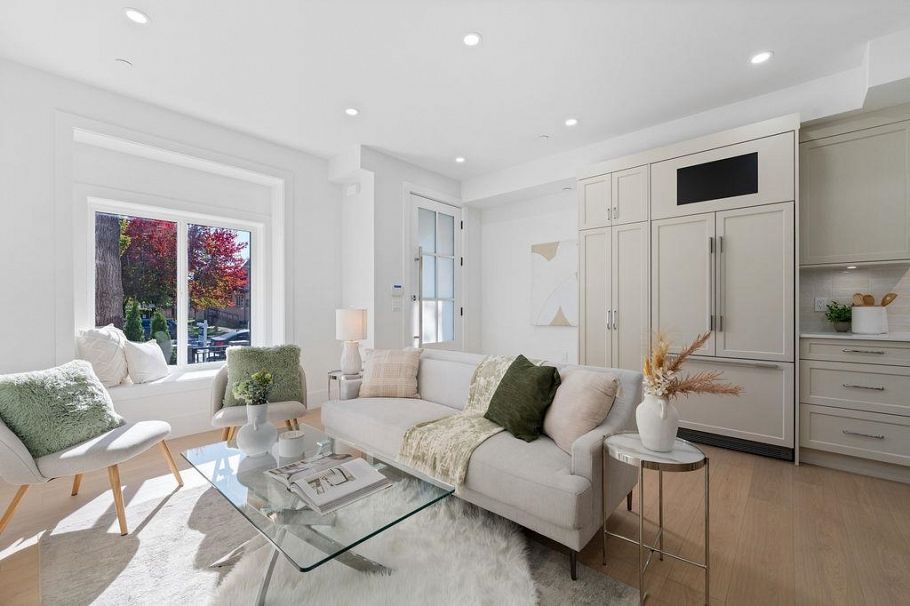 1 2447 E 41st Avenue Vancouver, BC - 6