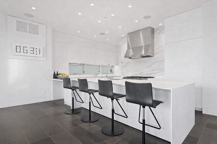 2705 W 30th Avenue Vancouver, BC - 9