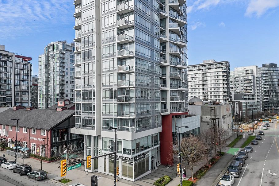 305 1775 Quebec Street Vancouver, BC - 2