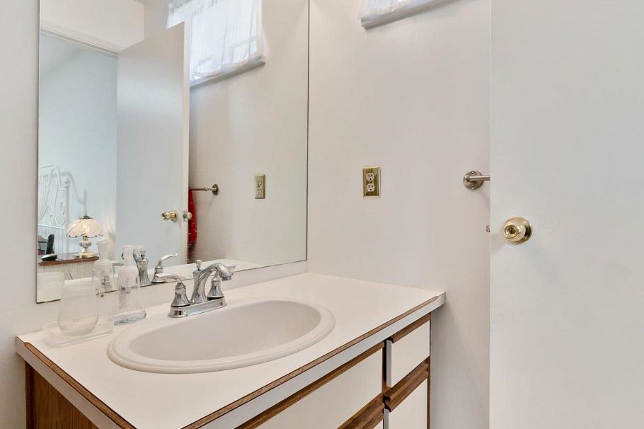 513 E 6th Street North Vancouver, BC - 24