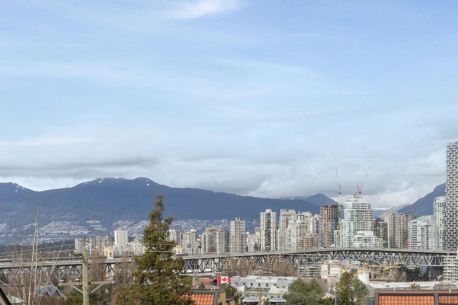 1286 W 7th Avenue Vancouver, BC - 32