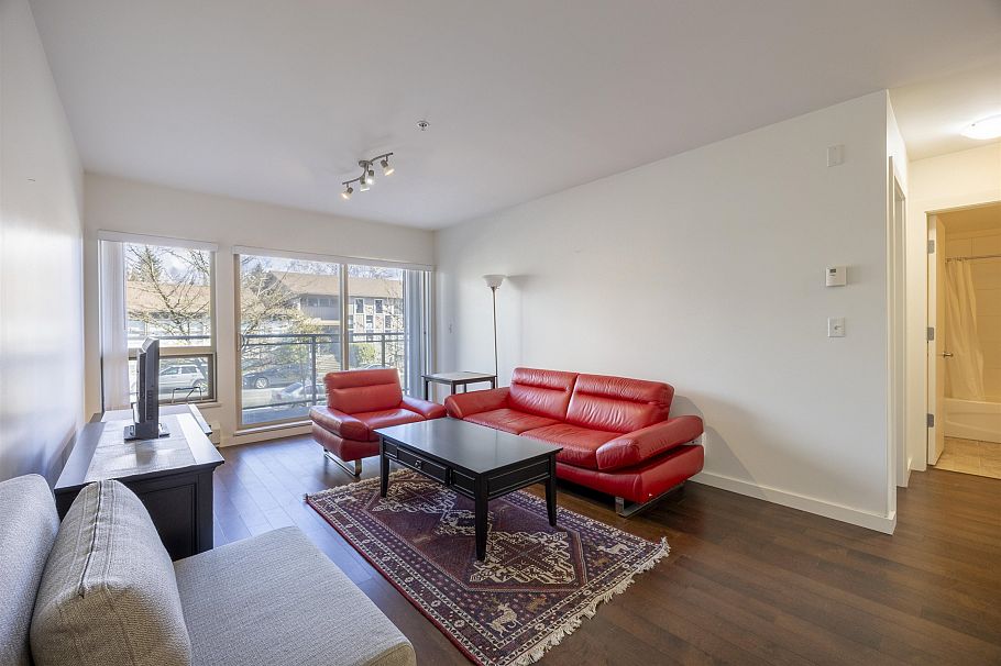 206 1033 St. Georges Avenue North Vancouver, BC - 4