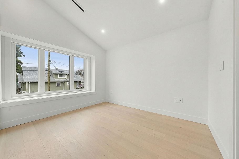 3483 Adanac Street Vancouver, BC - 23