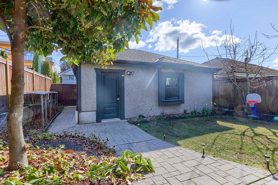 7588 Osler Street Vancouver, BC - 32