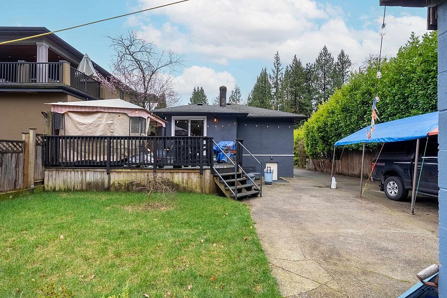 518 W 23rd Street North Vancouver, BC - 4