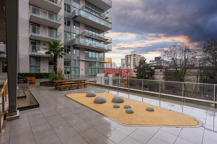203 1365 Davie Street Vancouver, BC - 4