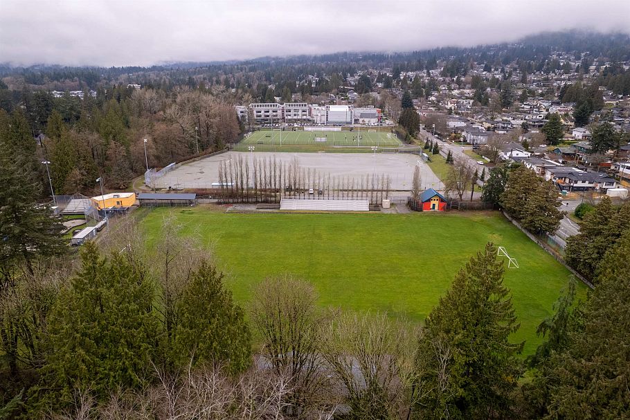 518 W 23rd Street North Vancouver, BC - 14