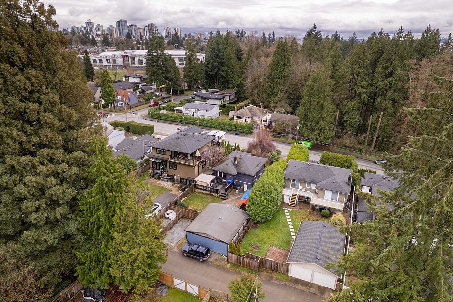 518 W 23rd Street North Vancouver, BC - 11