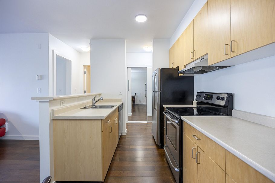 206 1033 St. Georges Avenue North Vancouver, BC - 9