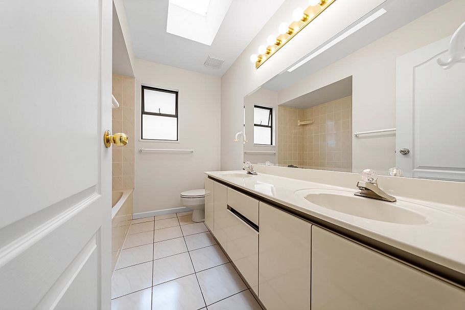 2291 E 40th Avenue Vancouver, BC - 33