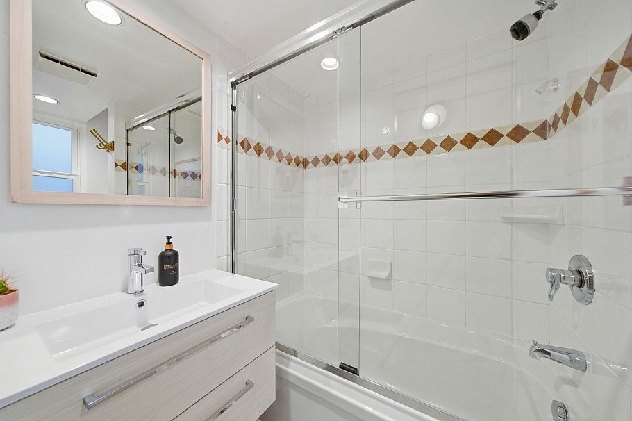 1616 Roxbury Road North Vancouver, BC - 19