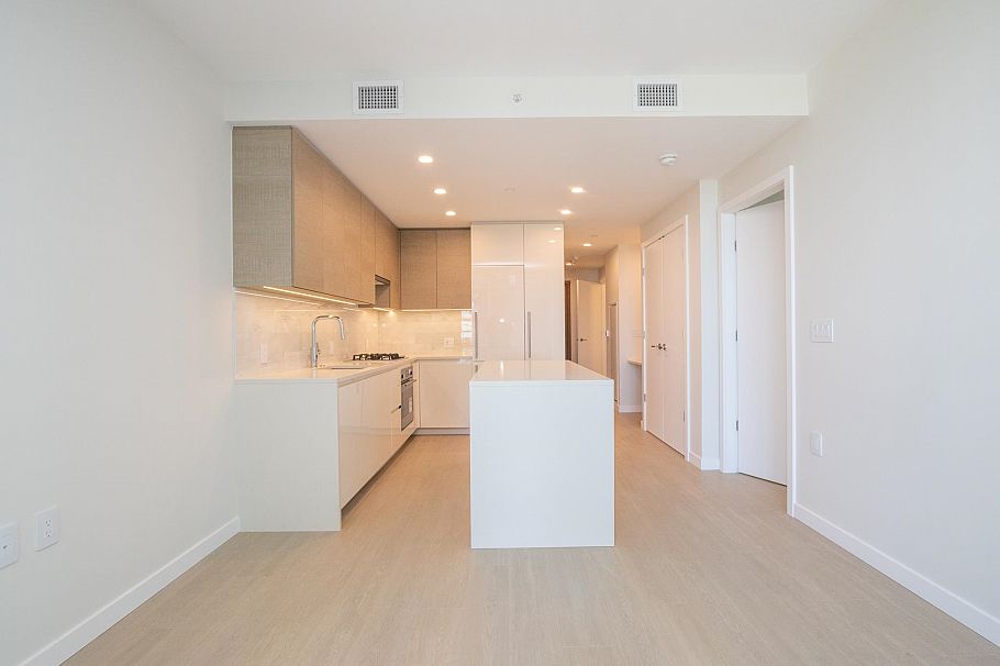 2704 4168 LOUGHEED HIGHWAY, Burnaby BC V5C 6A7 Burnaby, BC - 3