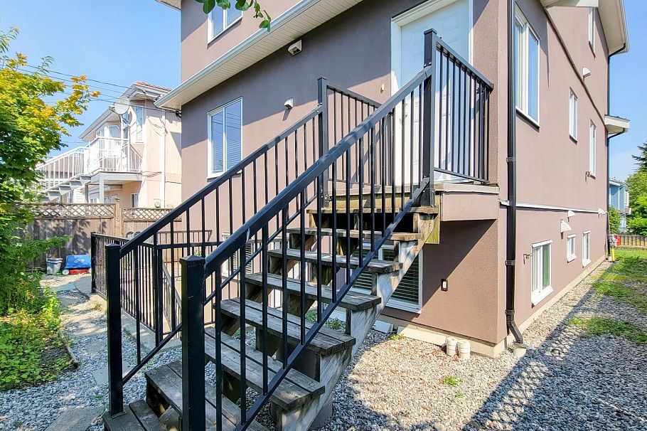 3096 E 26th Avenue Vancouver, BC - 37