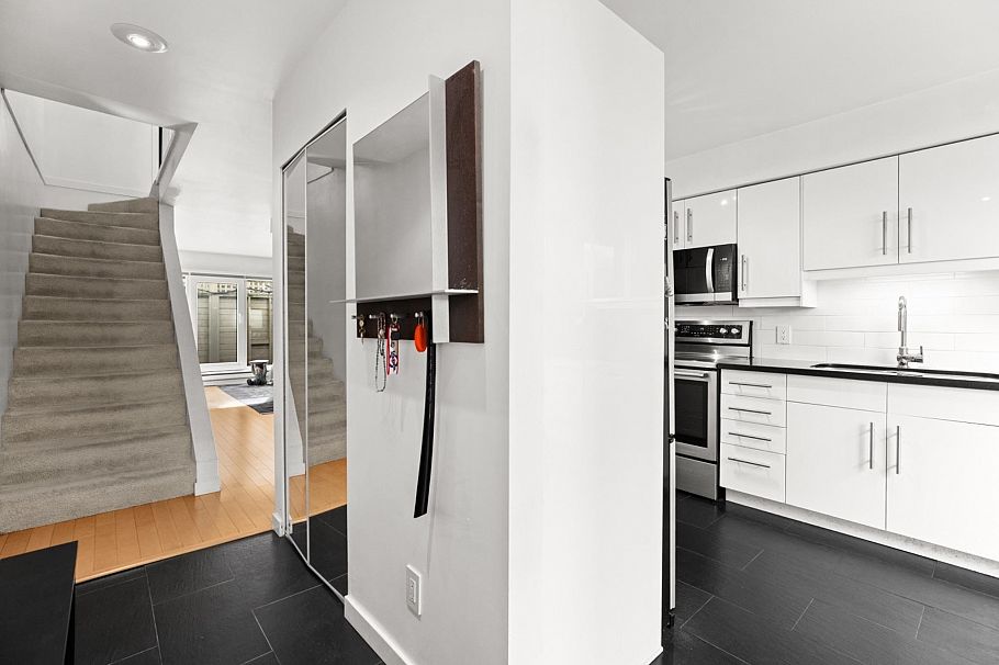 1286 W 7th Avenue Vancouver, BC - 2