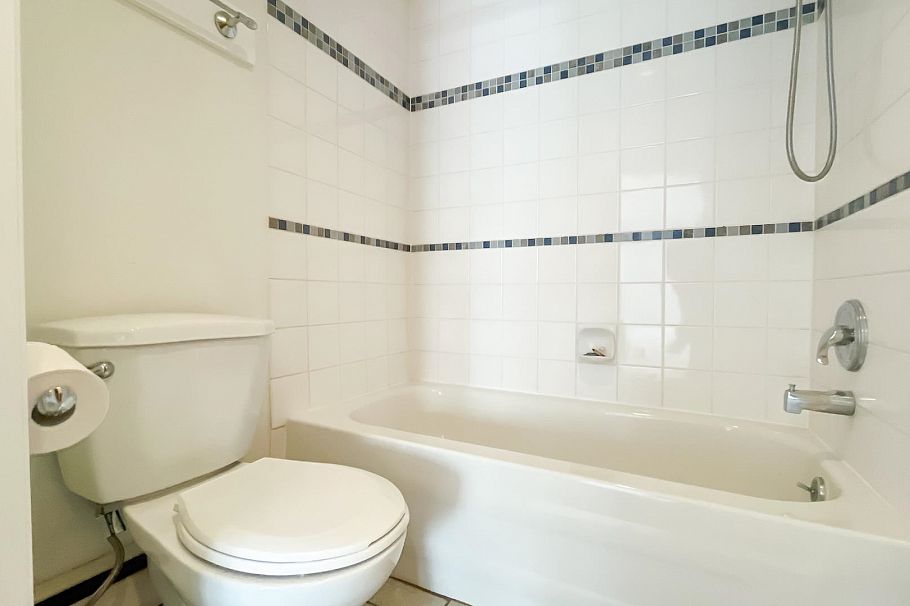 309 1500 Pendrell Street Vancouver, BC - 9