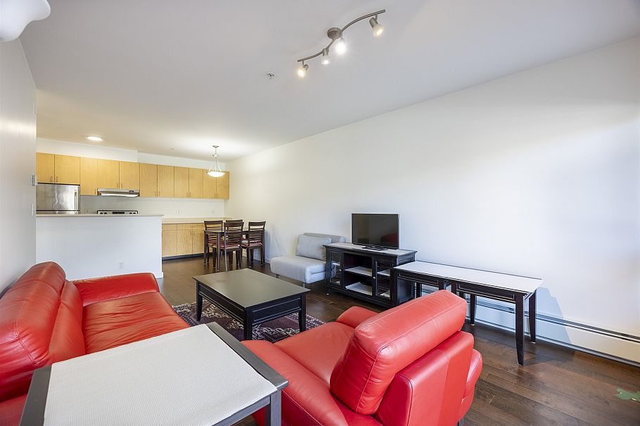 206 1033 St. Georges Avenue North Vancouver, BC - 5