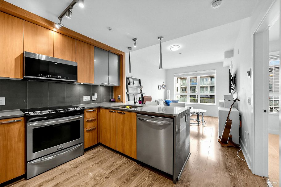 307 733 W 14 Street North Vancouver, BC - 7