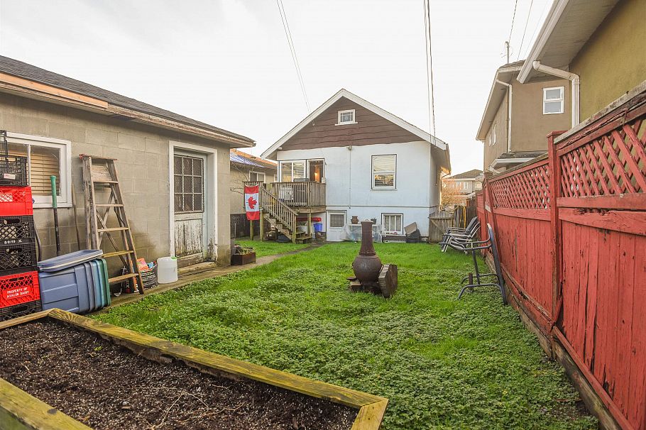 2881 Adanac Street Vancouver, BC - 16