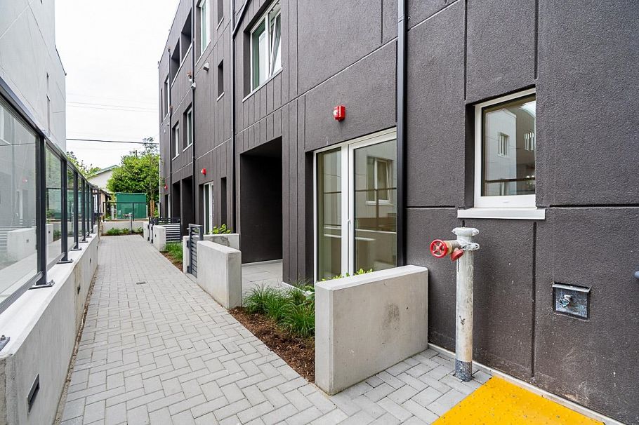 109 2085 E 1st Avenue Vancouver, BC - 32