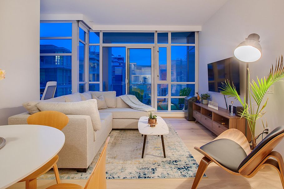 501 1616 Columbia Street Vancouver, BC - 2