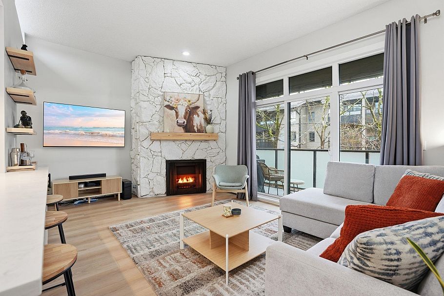 303 1516 Charles Street Vancouver, BC - 2