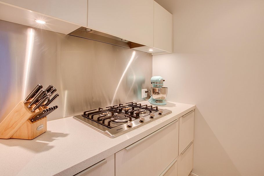 501 1616 Columbia Street Vancouver, BC - 9