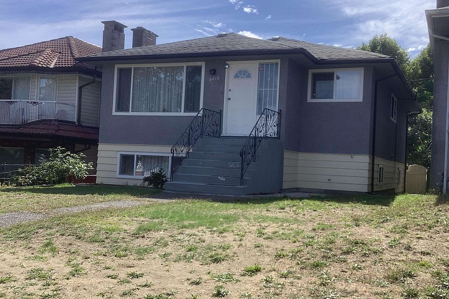 3312 Queens Avenue Vancouver, BC - 1