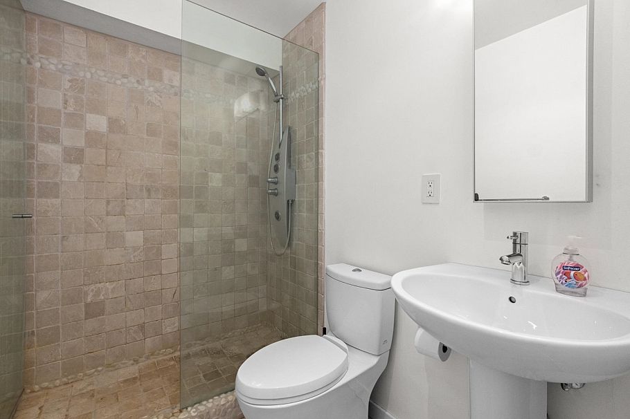 1286 W 7th Avenue Vancouver, BC - 13